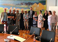 El Alcalde de Frederiksvaerk, Steffen Jensen dando la bienvenida a los artistas del Museo.