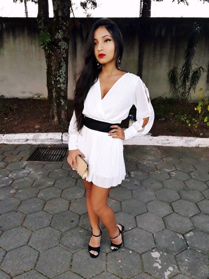 vestido branco sandalia preta