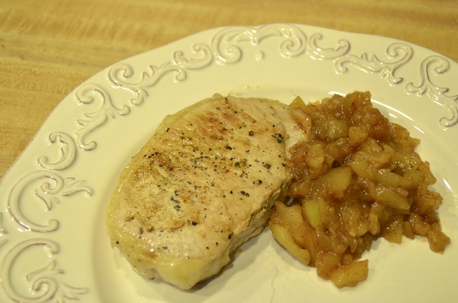 Chewy Morsels Applesauce Pork Chops