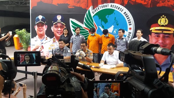 Polda Metro Jaya Resmi Tetapkan Muhammad Mantu Elvy Sukaesih Sebagai Tersangka Polda Metro Jaya Resmi Tetapkan Muhammad Mantu Elvy Sukaesih Sebagai Tersangka