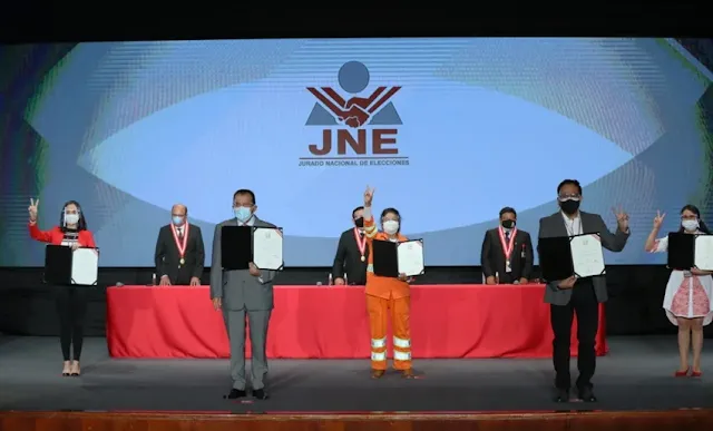 JNE entregó credenciales a congresistas del periodo 2021-2026