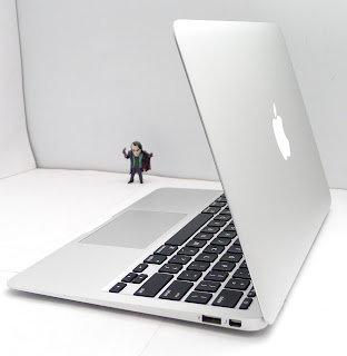 MacBook Air Core i5 LED 11.6" Early 2015 Second di Malang