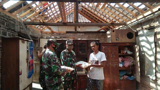 Koramil Manisrenggo Bantu Renovasi Rumah Dan Serahkan Bantuan Sosial
