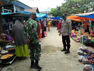 Patroli Gabungan TNI-Polri, Sekaligus Melaksanakan Penegakan Protokol Kesehatan Di Pasar Maroangin