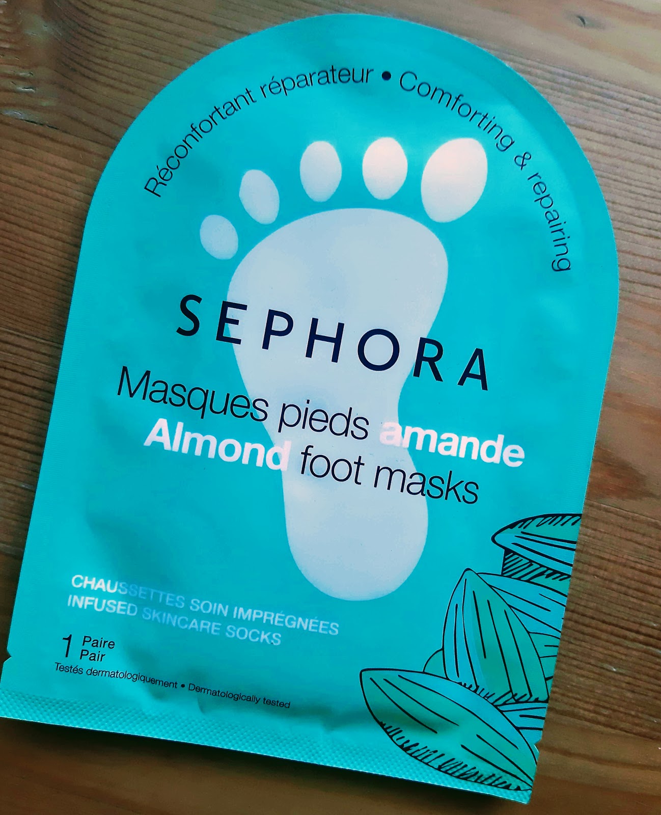 MonalisaBeautyEriAnna Sephora Almond foot mask
