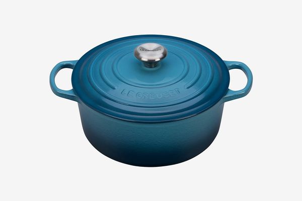 Le Creuset Enameled Cast Iron Signature Round Dutch Oven