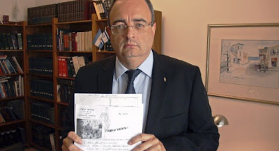 El Director General de los Registros y del Notariado de España notificó la primera resolución de concesión de nacionalidad española conforme a la Ley 12/2015, de 24 de junio, a un mexicano descendiente de judío sefaradí originario de España.