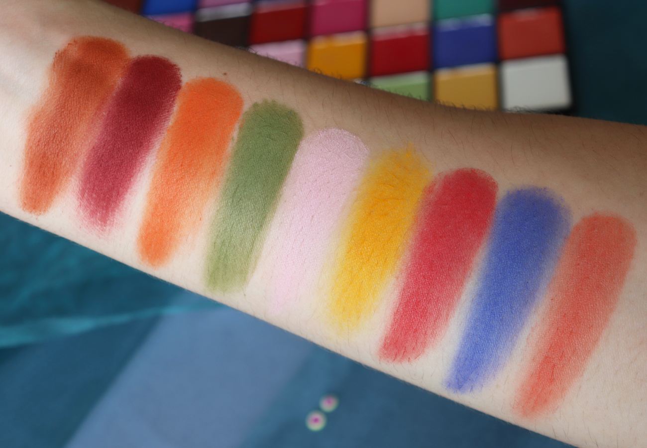 Revolution Makeup Beauty - Monster Mattes Maxi Reloaded Eyeshadow Palette Review & Swatches - Avis Makeup Artist London Paris - Beauty blogger It's Azami - Dream Big - Big Big Love Revolution Makeup Beauty - Monster Mattes Maxi Reloaded Eyeshadow Palette Review & Swatches - Avis Makeup Artist London Paris - Beauty blogger It's Azami - Dream Big - Big Big Love