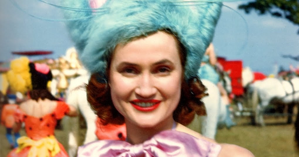 15 Wonderful Color Portrait Photos Of Circus Performers