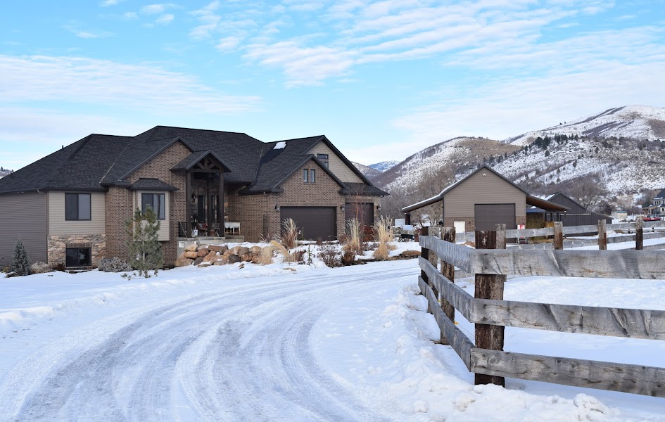 LUXURY MOUNTAIN HOME WITH A CREEK IN GLENDALE CANYON PRESTON IDAHO