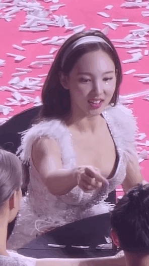 나연, 은꼴하는 거야?