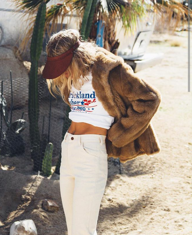 ellopiageenos Sometimes I feel like throwing my hands up in the air I