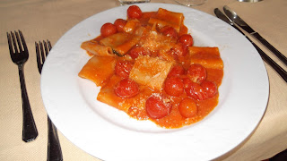 Pacheri allo scarpiello, with fresh tomatoes, is a Cava speciality dish