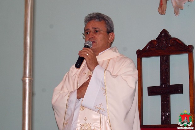 Paróquia Santa Luzia: Mensagem de Ano Novo do Padre Elias Ramalho