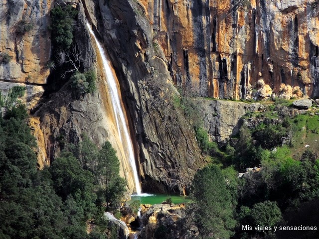Cascada de Linarejos en la Sierra de Cazorla, Segura y las Villas
