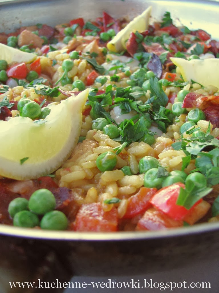 Kuchenne wędrówki Shinju Paella mixta z kurczakiem, chorizo i krewetkami