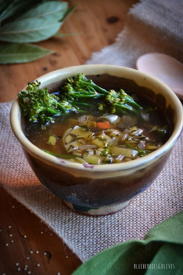 SOPA DE QUINOA, BIMI Y ESTRAGÓN