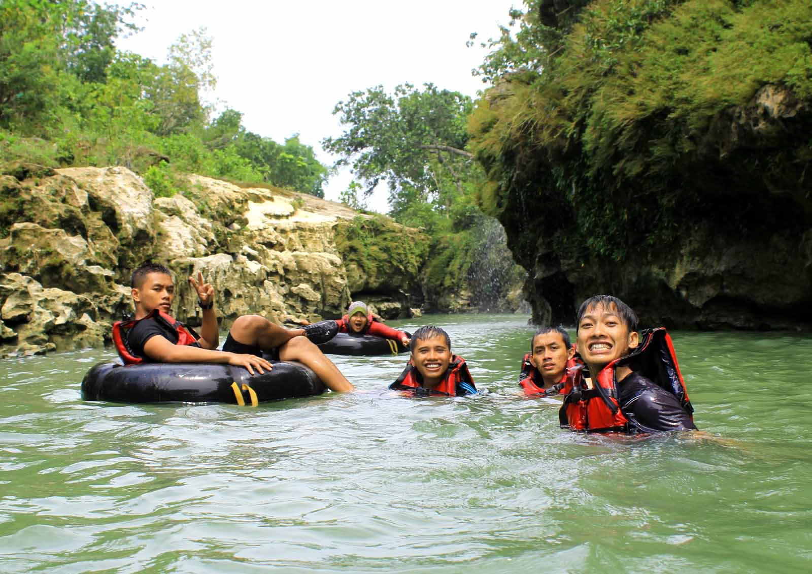 Berbagi Inspirasi: Penelusuran Sungai Oyo yang Mempesona