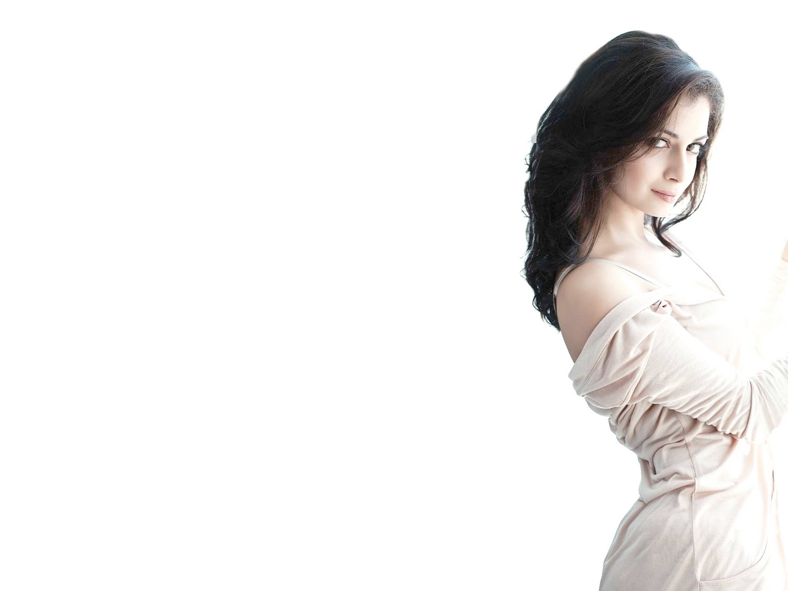 https://1.bp.blogspot.com/-sOnZ2Gbf8U0/Tj5sJ2SfpXI/AAAAAAAAAgA/PfilH5IhK_4/s1600/Dia_Mirza_High_Resolution_Aag_Wallpapers_99027.jpg