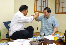 Master Wu and Yu Suzuki have maintained their friendship over the years (photo from 2015).