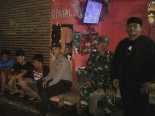 Babinsa Jalankan Ronda Bersama Masyarakat Desa Argasari Kec.Talaga Kab Majalengka Babinsa Jalankan Ronda Bersama Masyarakat Desa Argasari Kec.Talaga Kab Majalengka