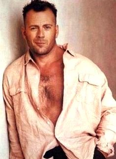 Bruce Willis Foto de Bruce Willis con el pecho decubierto
