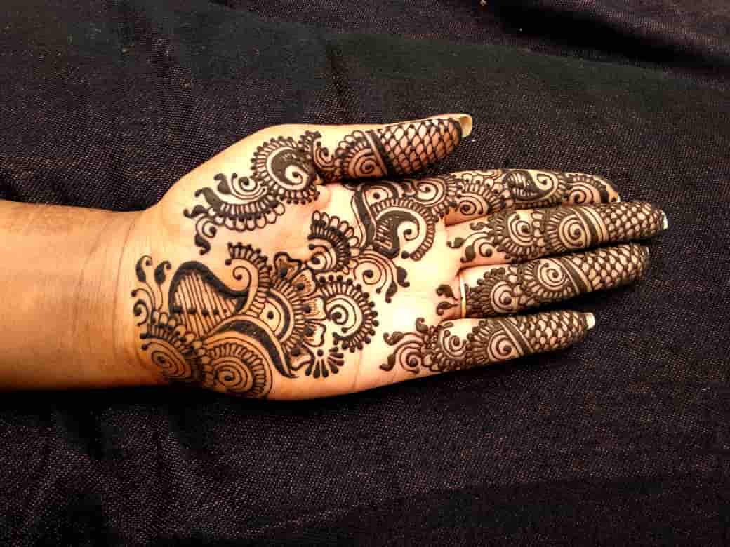 best mehndi design hand Simple-mehndi-design-bestmehndidesign