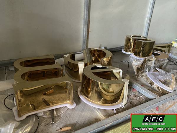 Thi công bảng hiệu chữ Inox vàng tại Phú Quốc