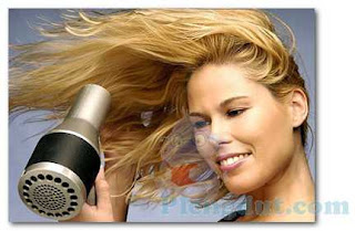 Hairdryer merupakan bentuk pemanfaatan sistem konveksi dari kalor dengan bantuan kipas penyedot udara