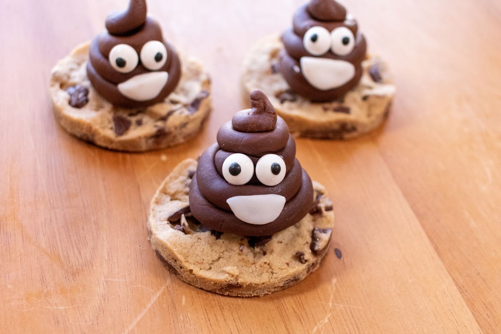 Lunchbox Dad How to Make an Emoji Sandwich and Poop Emoji Cookie!