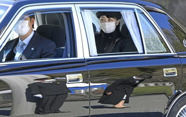 Empress Masako and Princess Aiko, Crown Prince Fumihito and Crown Princess Kiko, and their daughters Princess Mako and Princess Kako