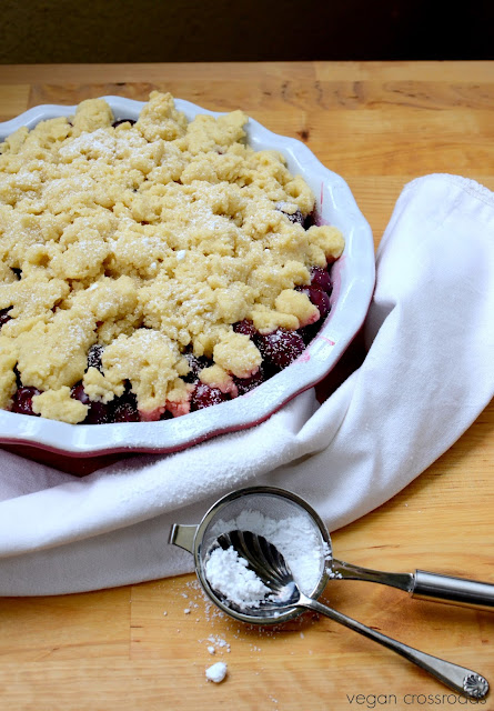 Kirsch-Crumble = Cherry Crumble ~ Vegan Crossroads