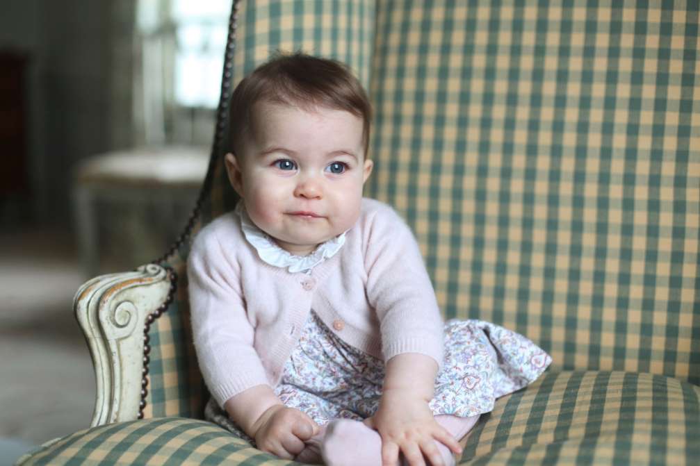 Divulgada foto da princesinha Charlotte aos seis meses