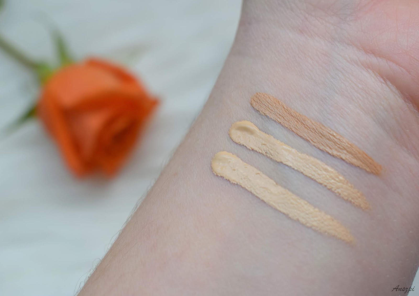 sensique high coverage liquid concealer