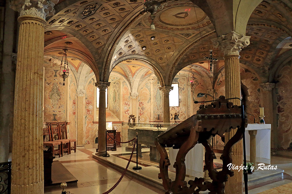 Cripta de la catedral de Módena