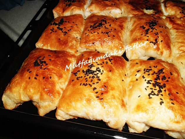 TAVUKLU MANTARLI TALAŞ BÖREĞİ Mutfak Ve Tatlar