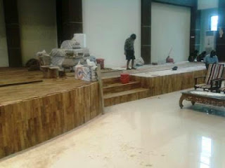 Proyek lantai kayu di gedung serbaguna pangkalan bekasi