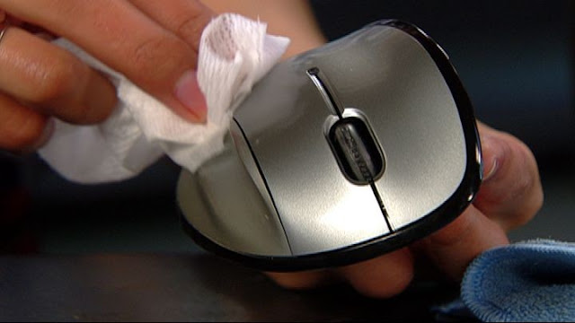 Cara Membersihkan Mouse Komputer Dari Kotoran Dengan Benar