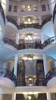 MadridMetropolis - Detalles de Madrid: Patios comerciales I: Casa Palazuelo