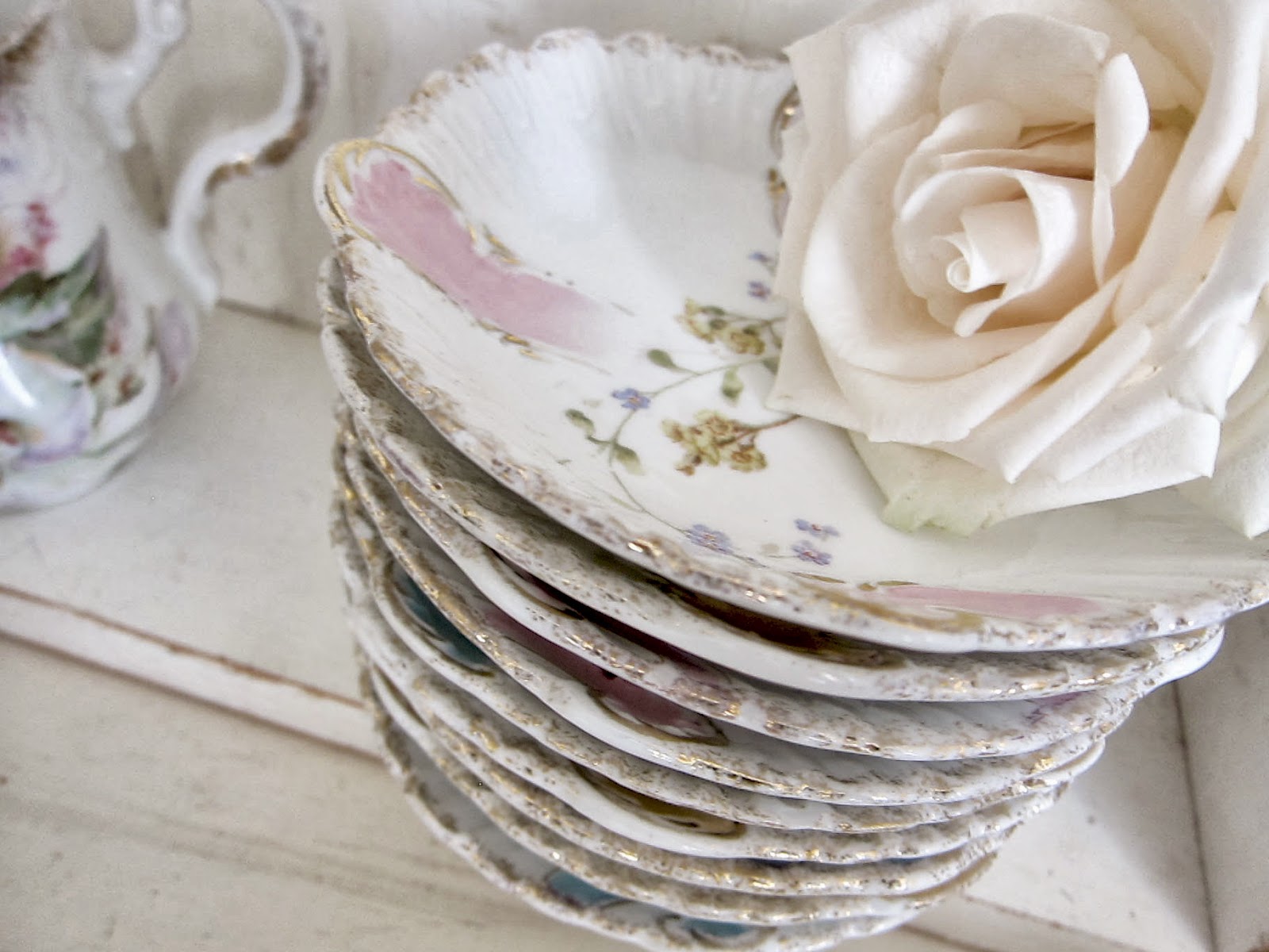 Pink Doors : Vintage Dish Set