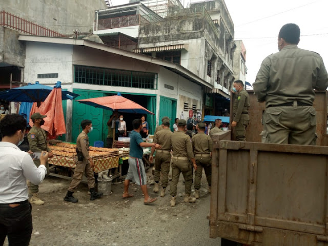 Kelurahan Babura Medan Baru Tertibkan PK5 Jalan DI Panjaitan