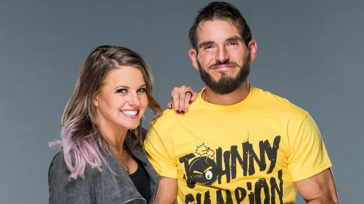 Johnny Gargano e Candice LeRae estão esperando seu primeiro filho