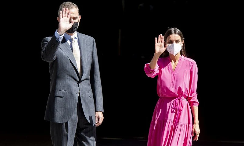 Queen Letizia wore a pink silk georgette maxi dress from Hugo Boss, and  python leather slingback red pumps from Carolina Herrera