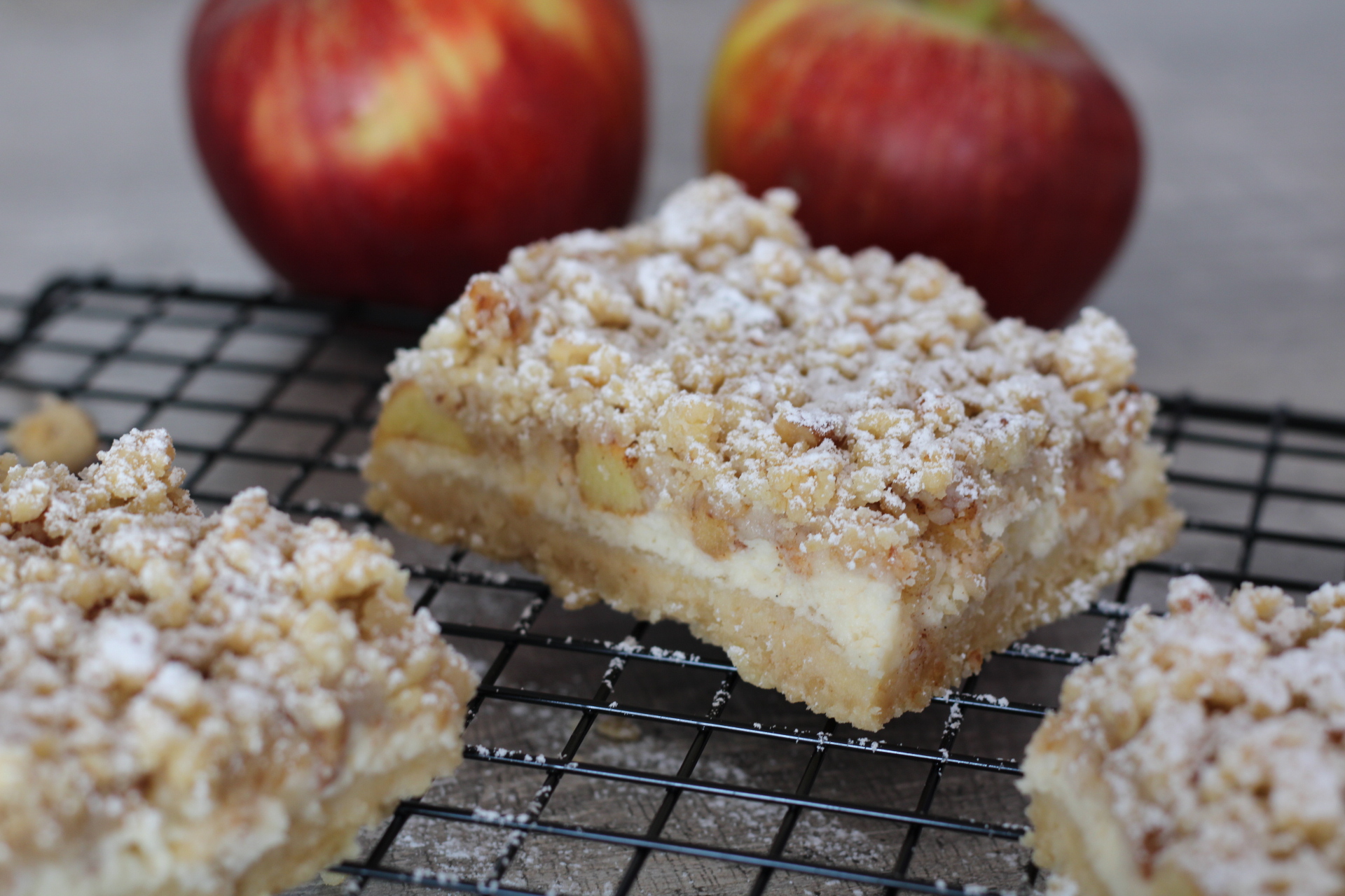 Apfel-Cheesecake mit Walnuss-Streuseln