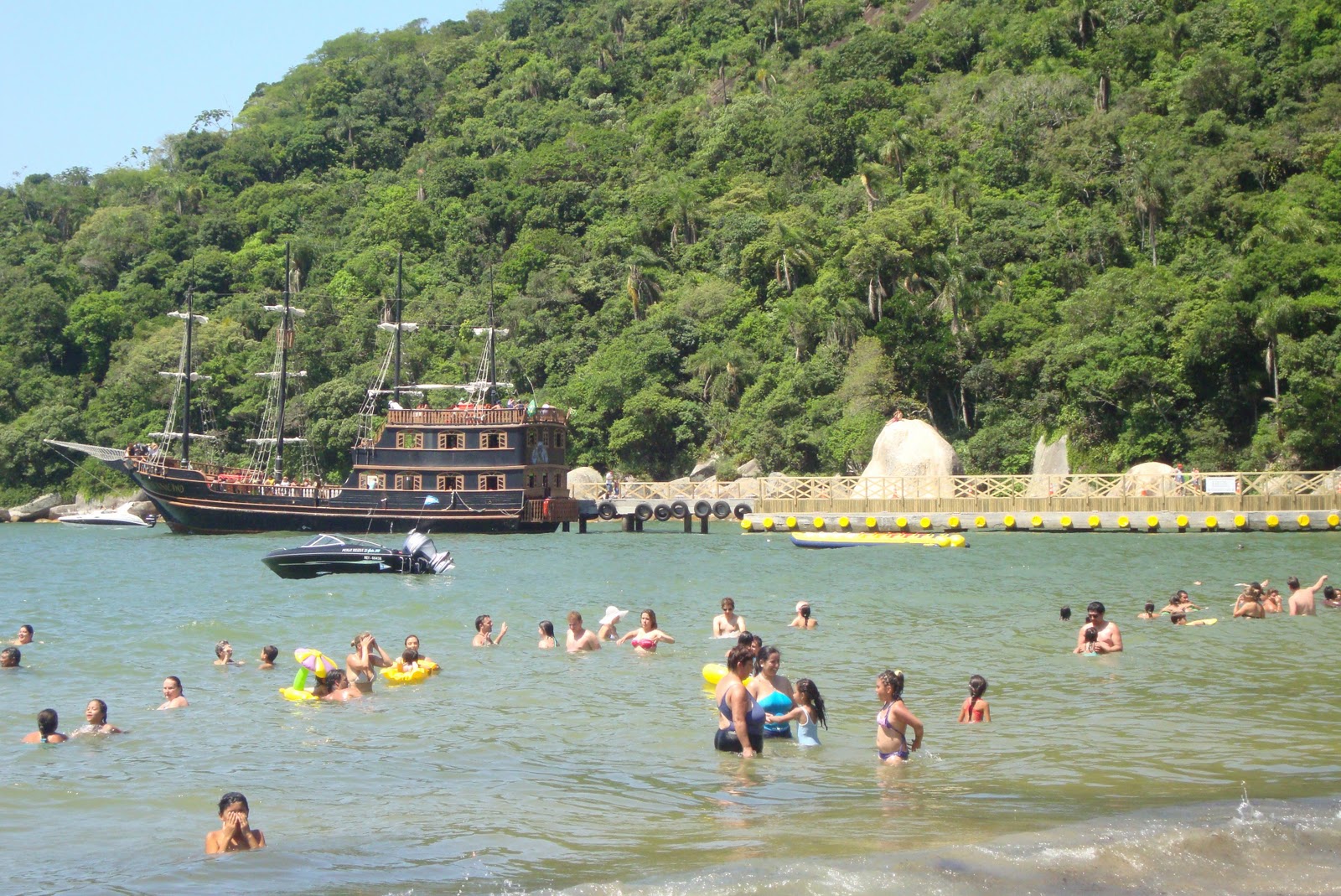 Praia De Laranjeiras Balneario Camboriu
