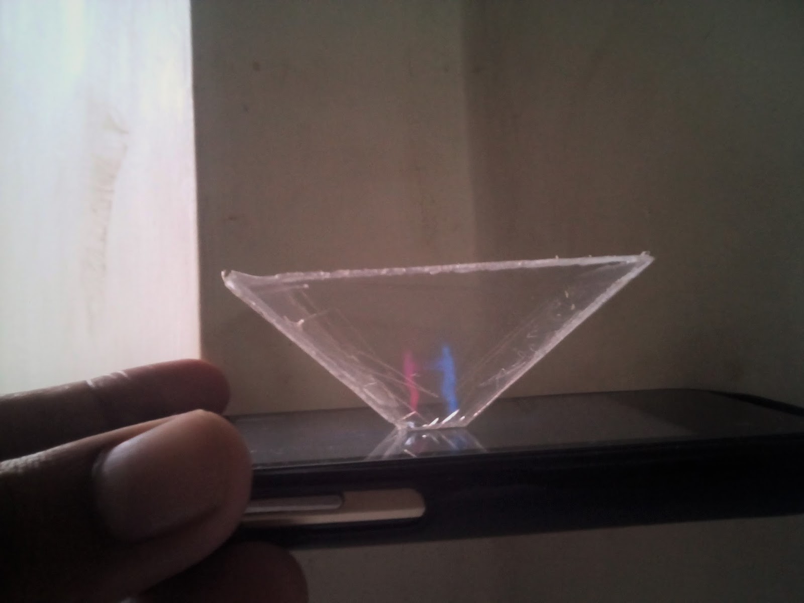 How To Make A Hologram With Your Phone In Few Easy Steps [D.I.Y]