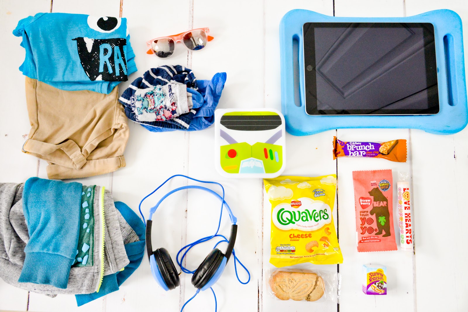 what to pack kids carry on, kids plane entertainment, travelling with kids, flight entertainment for kids