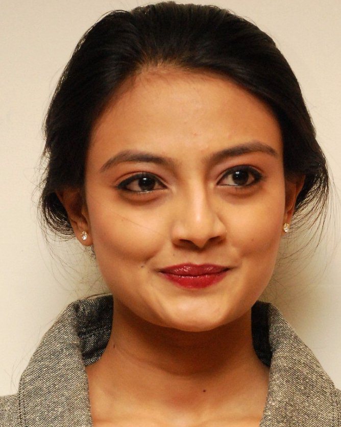 Beautiful Tollywood Actress Nikitha Narayan Smiling Face Close Up Pics