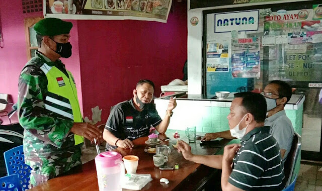 Babinsa M Surya Lakukan Komsos dengan Mantan Wakapolres Kapolres Natuna Babinsa M Surya Lakukan Komsos dengan Mantan Wakapolres Kapolres Natuna