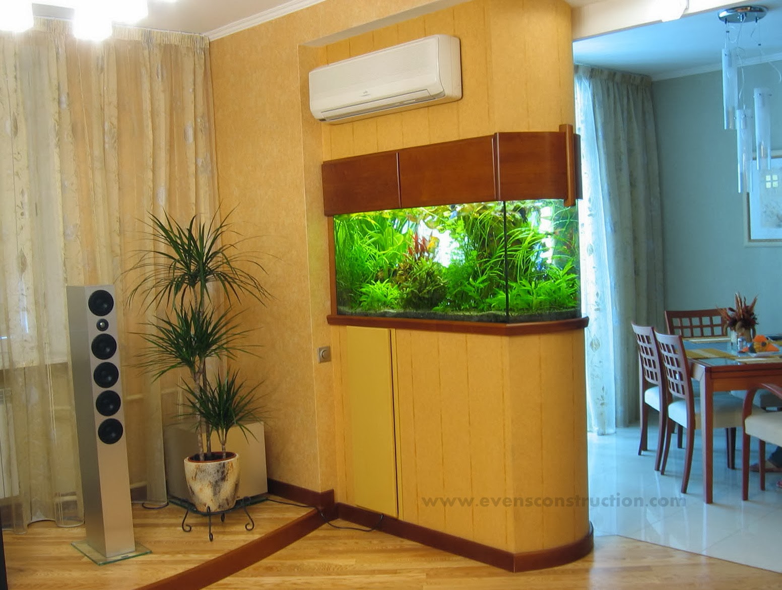 аквариум в интерьере. аквариум в интерьере гостиной. маленький аквариум в интерьере. где поставить аквариум. тумба под аквариум.